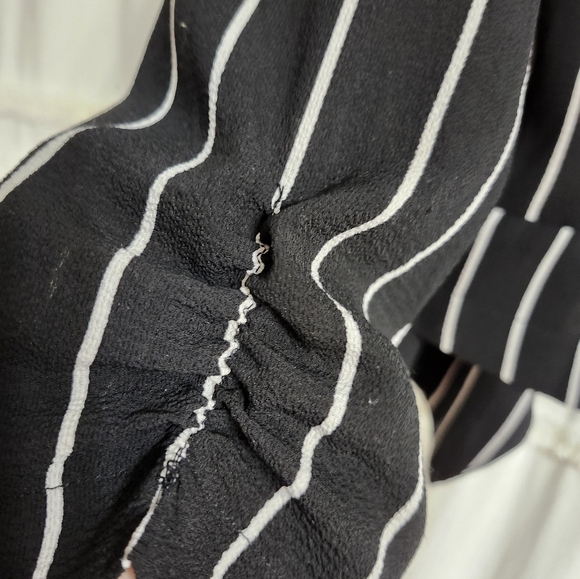 BNWT Black & white cropped blazer.. Final Price. - Picture 6 of 8